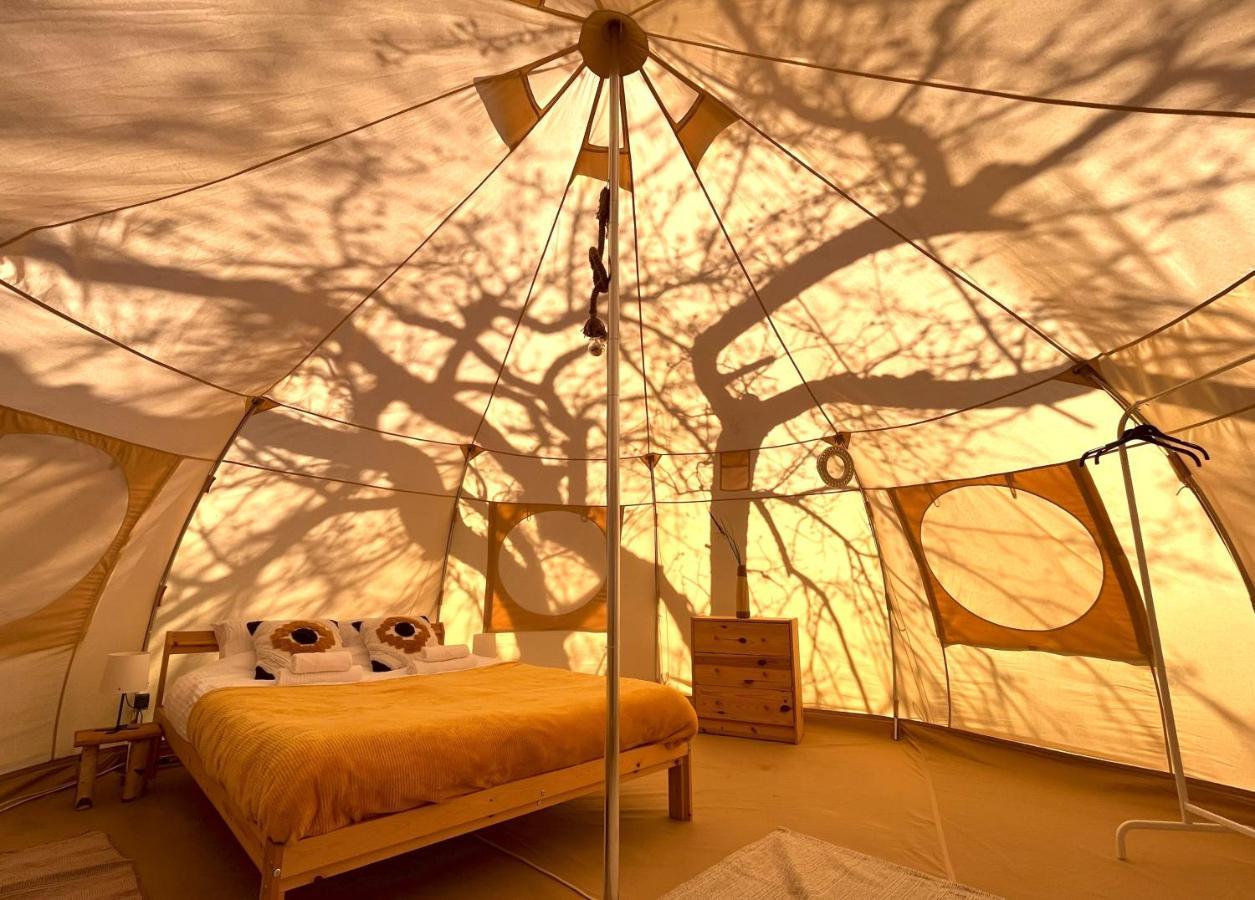 Flore'S Garden Glamping Μπραν Εξωτερικό φωτογραφία