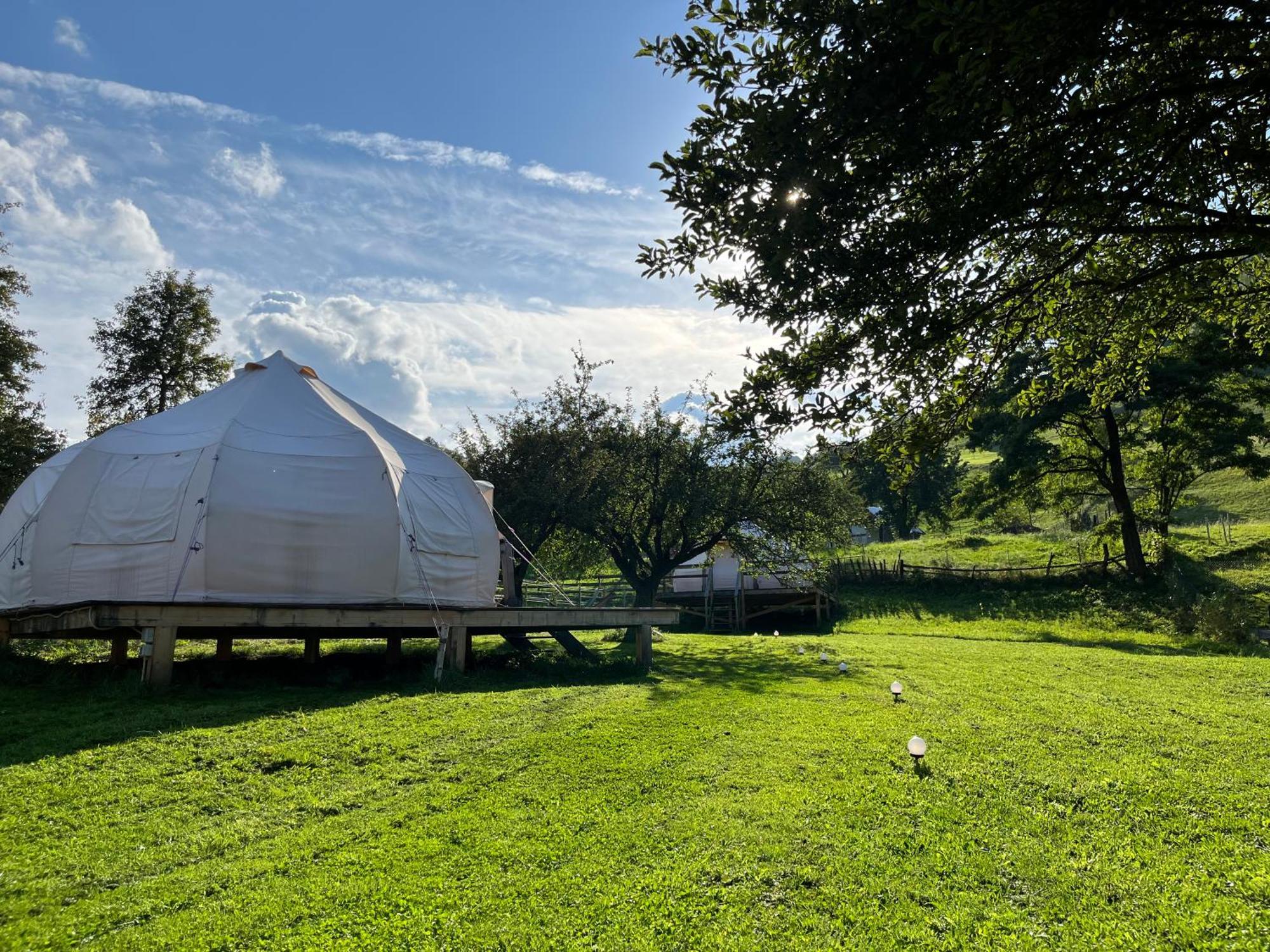 Flore'S Garden Glamping Μπραν Εξωτερικό φωτογραφία